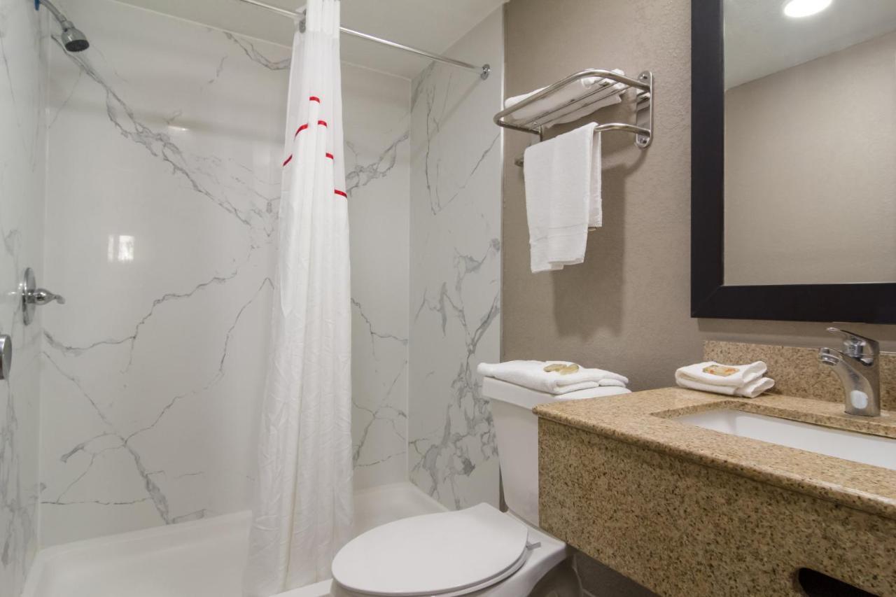 Red Roof Inn & Suites Brunswick I-95 מראה חיצוני תמונה