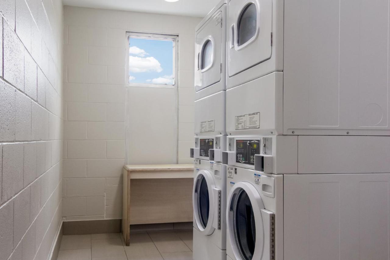 Red Roof Inn & Suites Brunswick I-95 מראה חיצוני תמונה