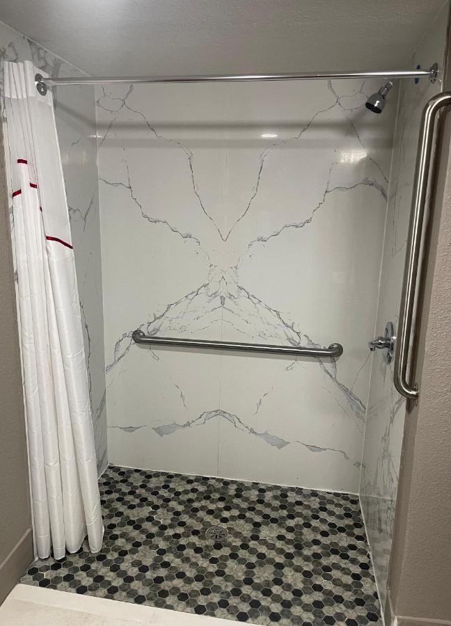 Red Roof Inn & Suites Brunswick I-95 מראה חיצוני תמונה