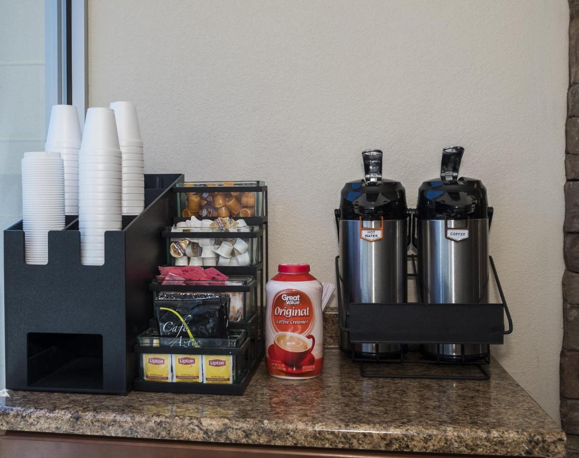 Red Roof Inn & Suites Brunswick I-95 מראה חיצוני תמונה